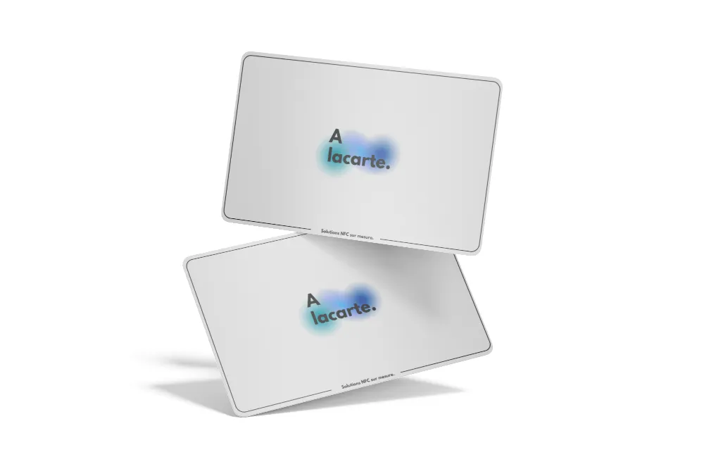 Carte de visite NFC tenue en main - NFC Alacarte